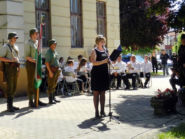 Emlékmenet a katonahősökért 2017 19